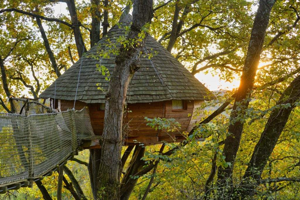 Cabane perchée Au bois d’Emma & Loue : Cabane dans les arbres en Midi ...