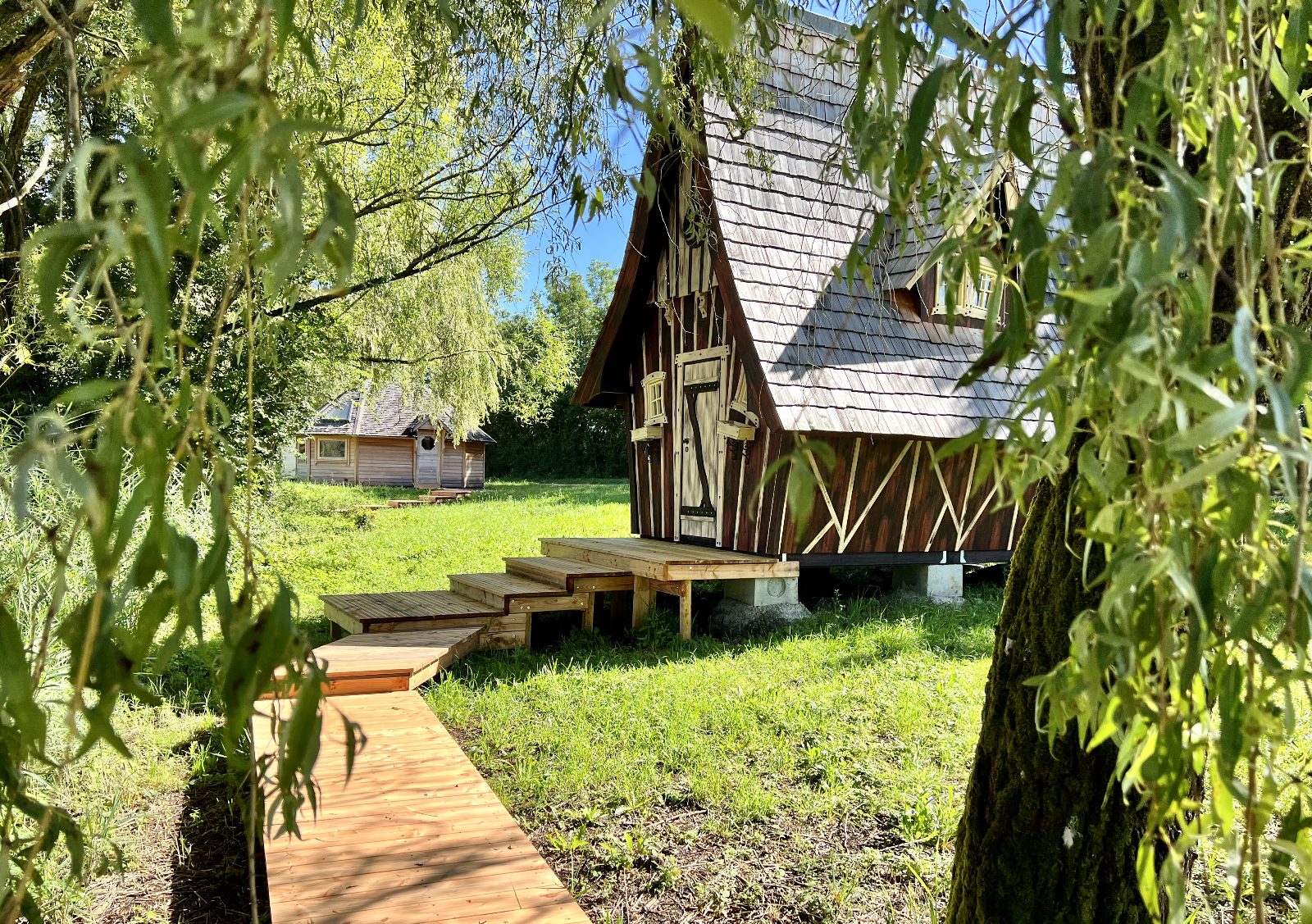 Cabane Ruche Cabane Sur L Eau En Auvergne Rh Ne Alpes Cabanes De France